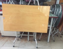 Bàn ăn chân gấp inox Xuân Hòa mặt gỗ BI-0712VI