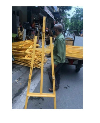 Giá  khung để tranh gỗ màu vàng cao 1.7m GV17V