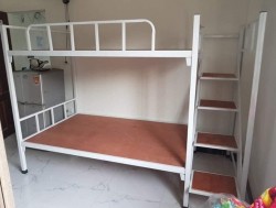 Giường sắt hai tầng có cầu thang GTS01