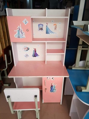 Bàn học cho bé gái liền giá sách rộng 1m BLG10H
