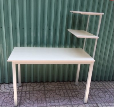 Bàn học khung sắt giá rẻ có kệ sách rộng 1m BSKS20