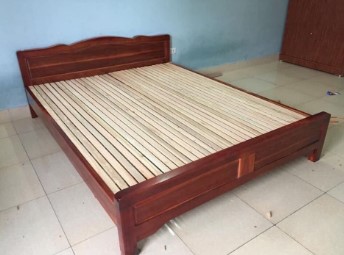 Giường ngủ gỗ giá rẻ gỗ tự nhiên rộng 1.6m GTNK16