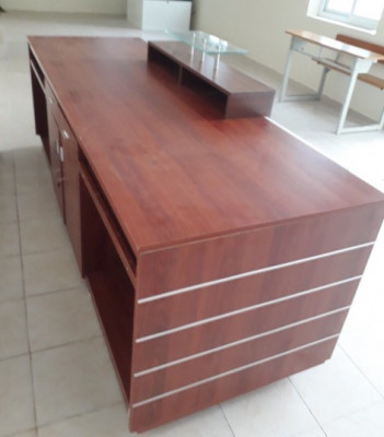 Bàn quầy làm việc giá rẻ dài 1.8m BQTG18 xoan đỏ
