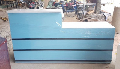 Bàn quầy lễ tân làm việc dài 1.8m BQTG18- 2bậc