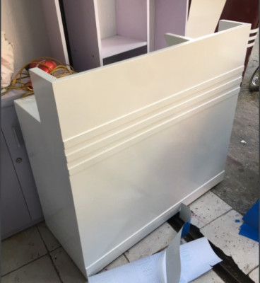 Bàn quầy lễ tân gỗ giá rẻ dài 1.6m màu trắng BQTG16 chỉ trắng