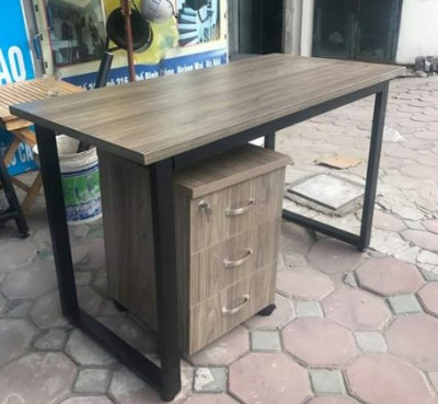 Bàn làm việc gia rẻ chân sắt chữ U rộng 1.5m BKSG24