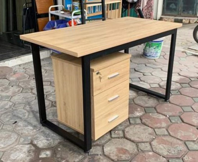 Bàn làm việc gia rẻ chân sắt chữ U rộng 1.5m BKSG24