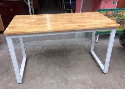 Bàn máy tính đẹp khung sắt mặt gỗ tự nhiên rộng 1m BKSG08