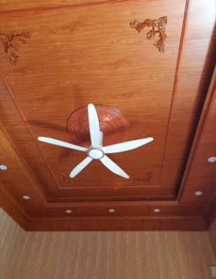 Trần nhựa giả gỗ giật cấp TNG01 ( giá thi công 495.000đ/mét vuông đã gồm công lắp)