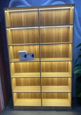 Tủ trưng bày có đèn led KTB04