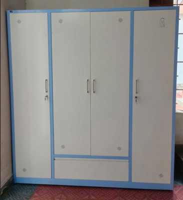Tủ đựng quần áo bằng sắt TU15B3C4